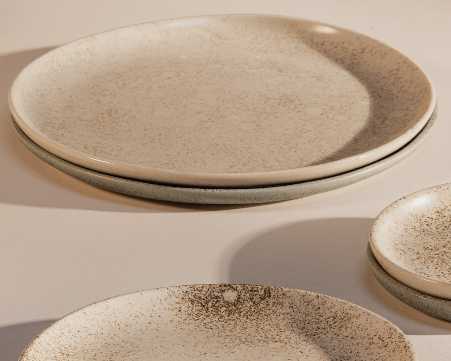 Curved Rim Porcelain Dinner Coupe Plate