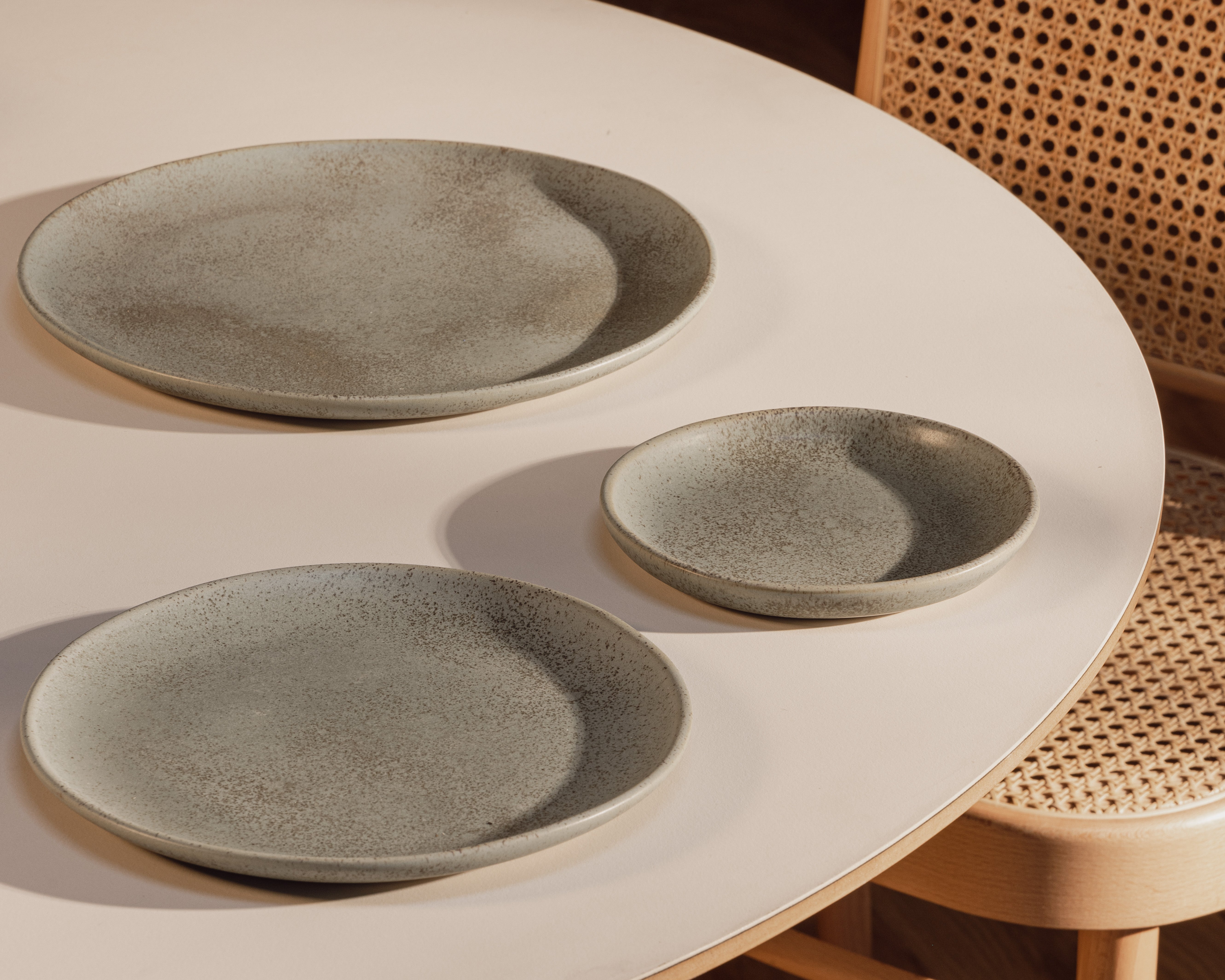 Curved Rim Porcelain Dinner Coupe Plate