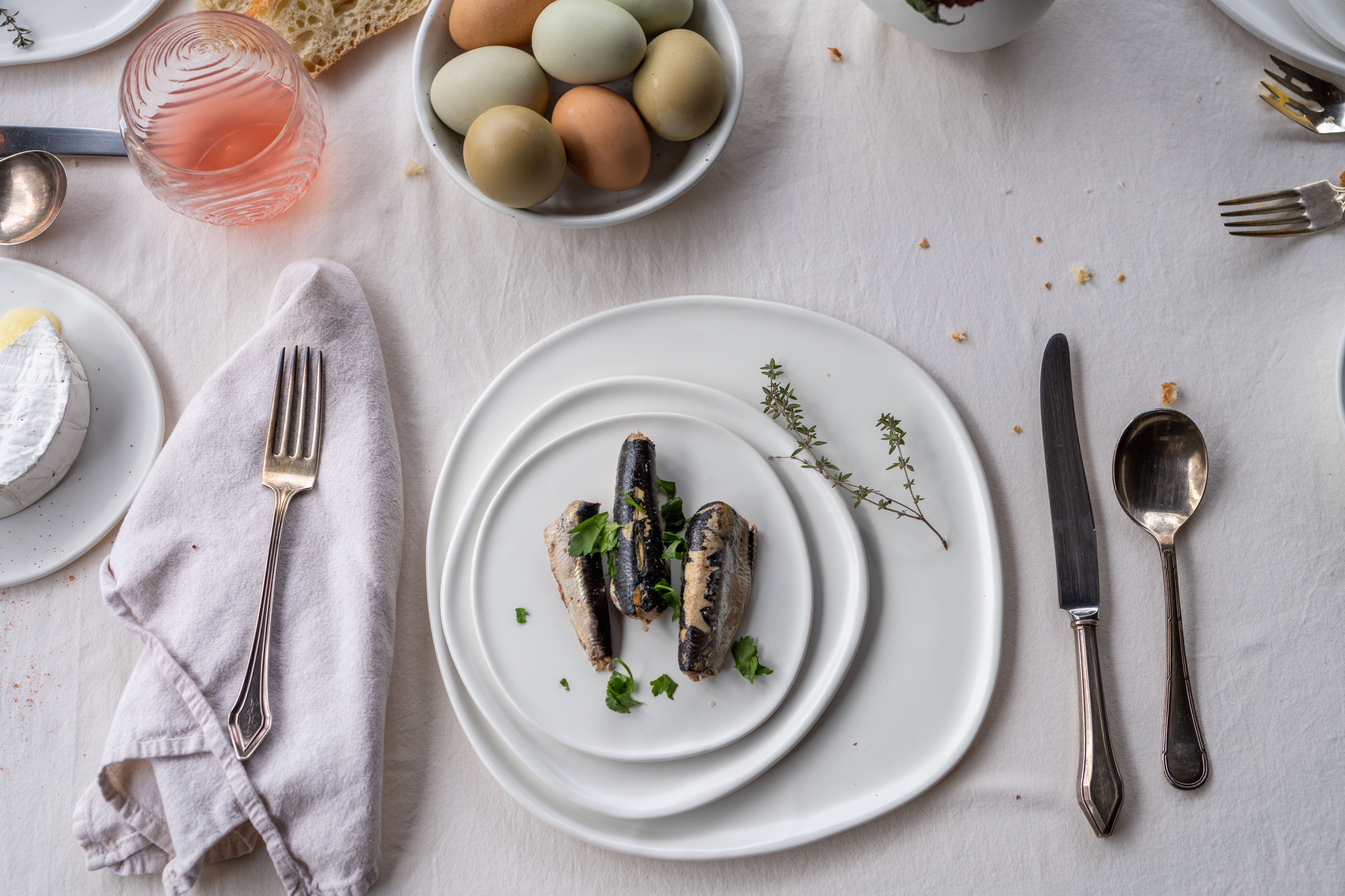 Seven Piece Organic Rim Dinnerware Setting