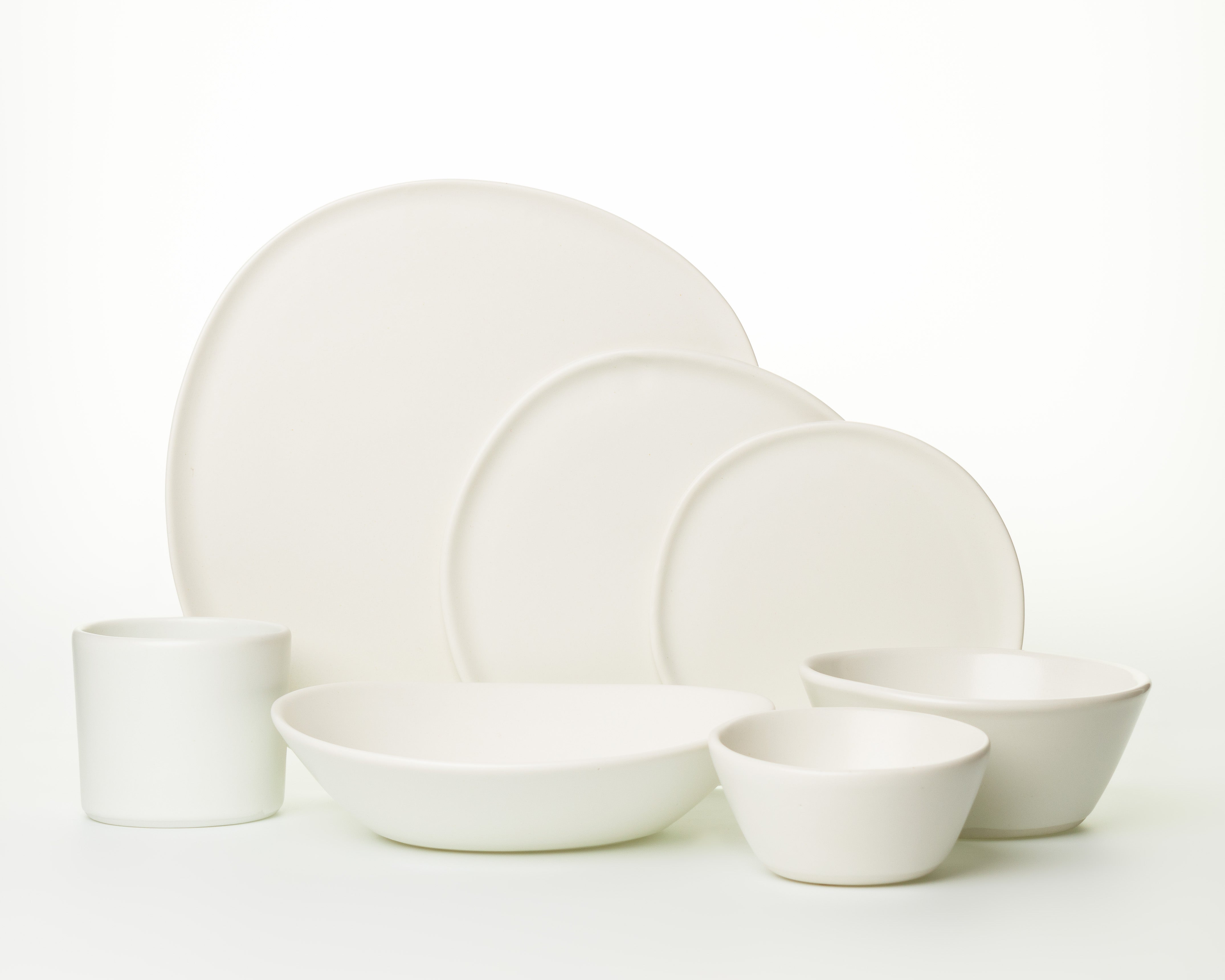 Seven Piece Organic Rim Dinnerware Setting