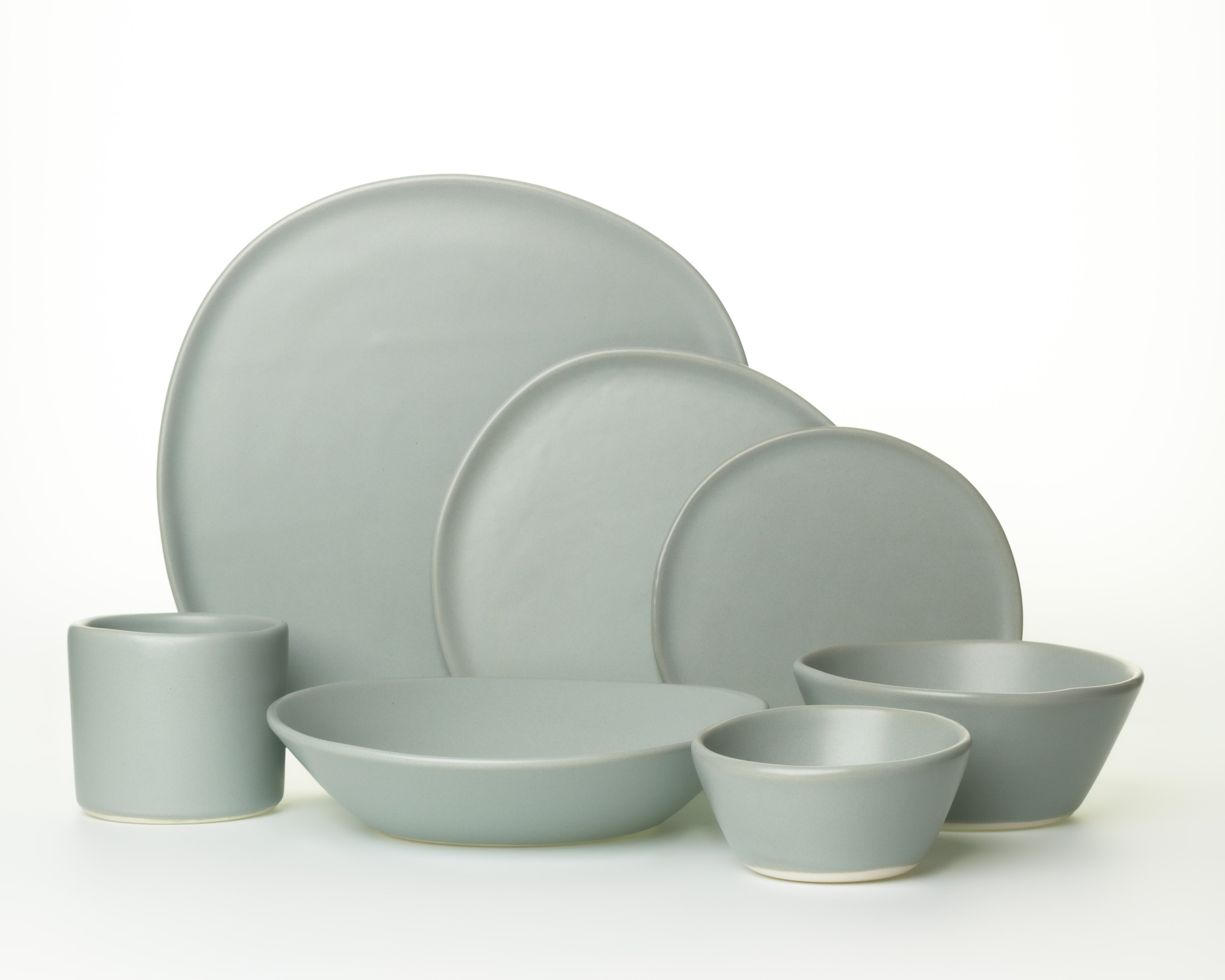 Seven Piece Organic Rim Dinnerware Setting