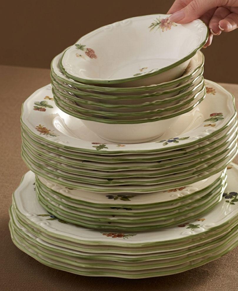 24-Piece Berry Botanical Stoneware Dinnerware Set, Ceramic Service for 6 - Image 2