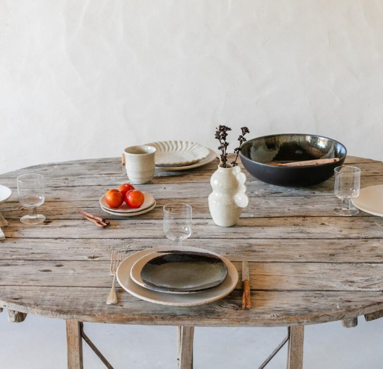 Round White Wabi Ceramic Plate - Image 2